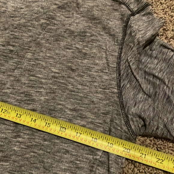 Kenneth Cole Cardigan. - Picture 4 of 4